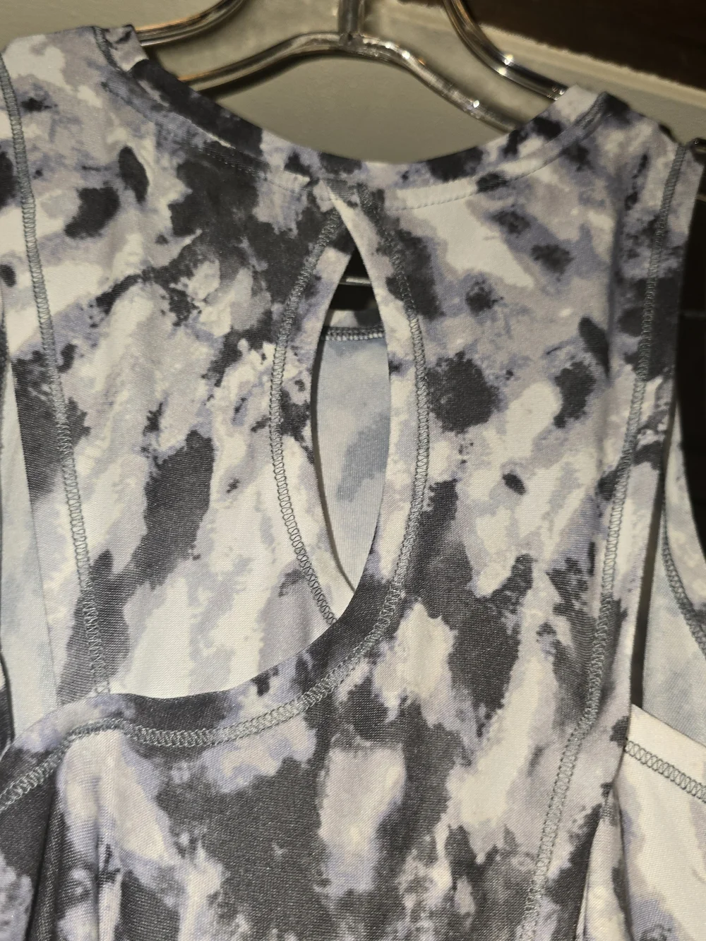 Old Navy Active Girls Tie-Dye Tank Top XL (14) Keyhole Back EUC Sporty Workout